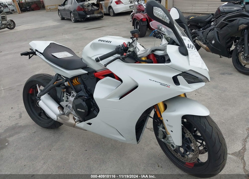 2021 DUCATI SUPERSPORT VIN: ZDMVABDS8MB001700