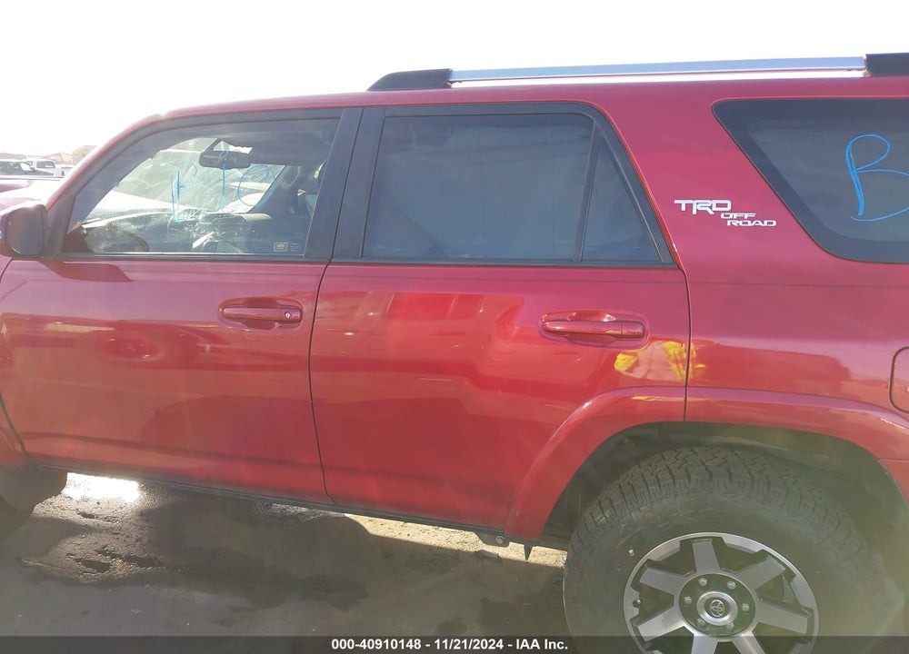 2018 TOYOTA 4RUNNER TRD OFF ROAD PREMIUM VIN: JTEBU5JR5J5588260
