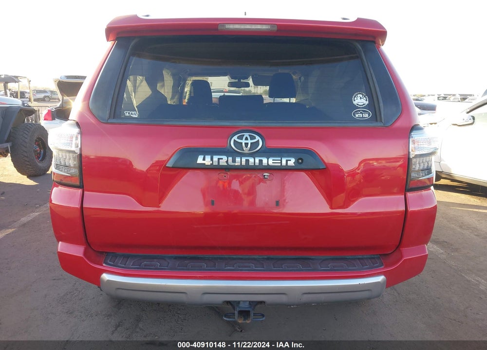 2018 TOYOTA 4RUNNER TRD OFF ROAD PREMIUM VIN: JTEBU5JR5J5588260