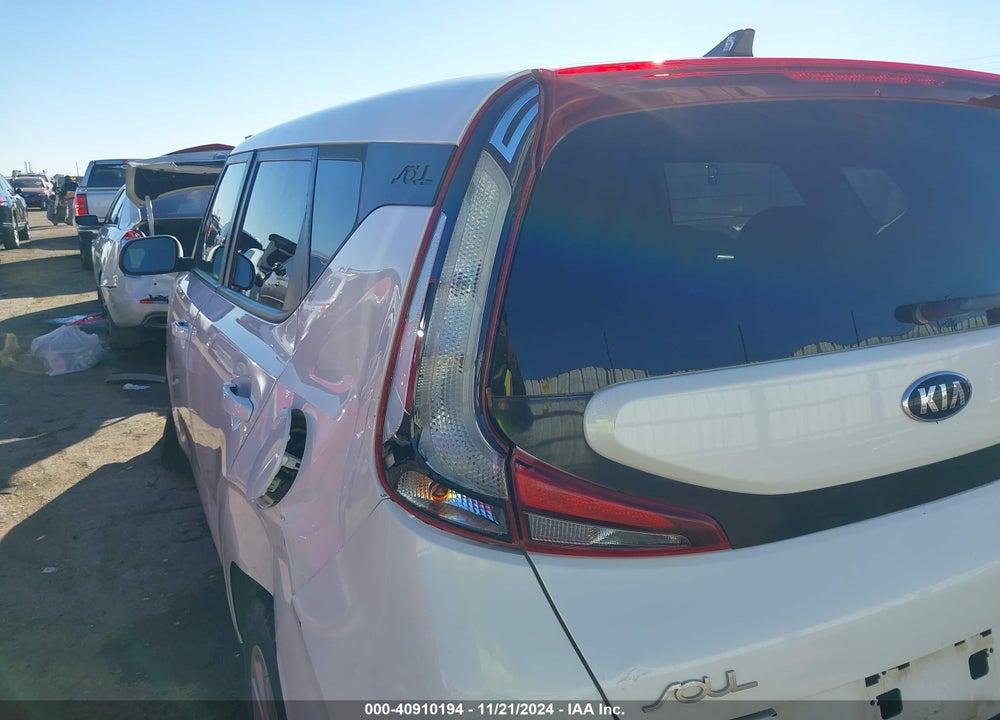 2020 KIA SOUL LX VIN: KNDJ23AU4L7726313