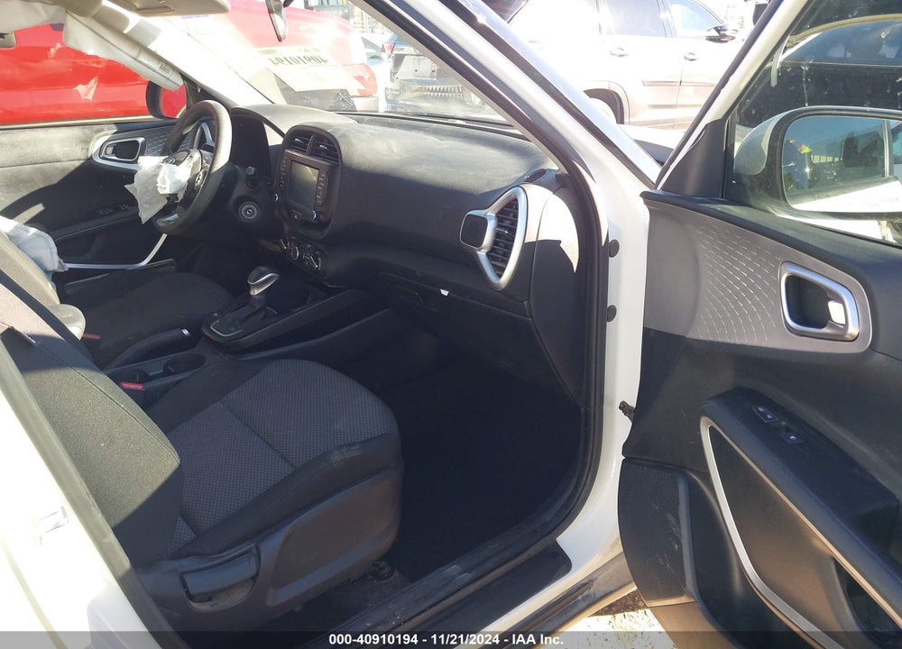 2020 KIA SOUL LX VIN: KNDJ23AU4L7726313