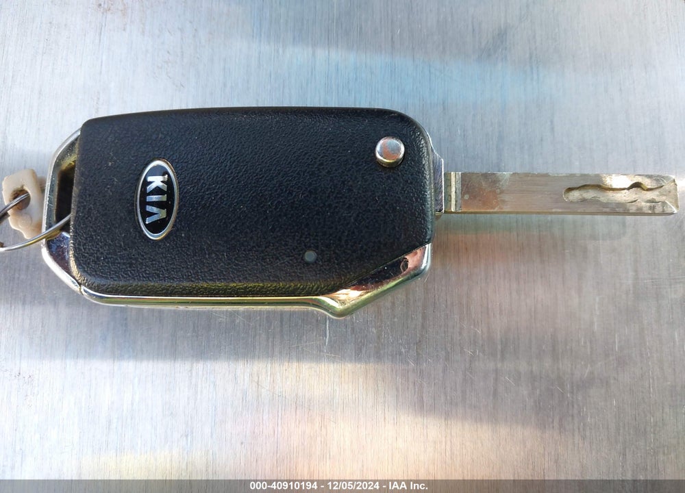2020 KIA SOUL LX VIN: KNDJ23AU4L7726313