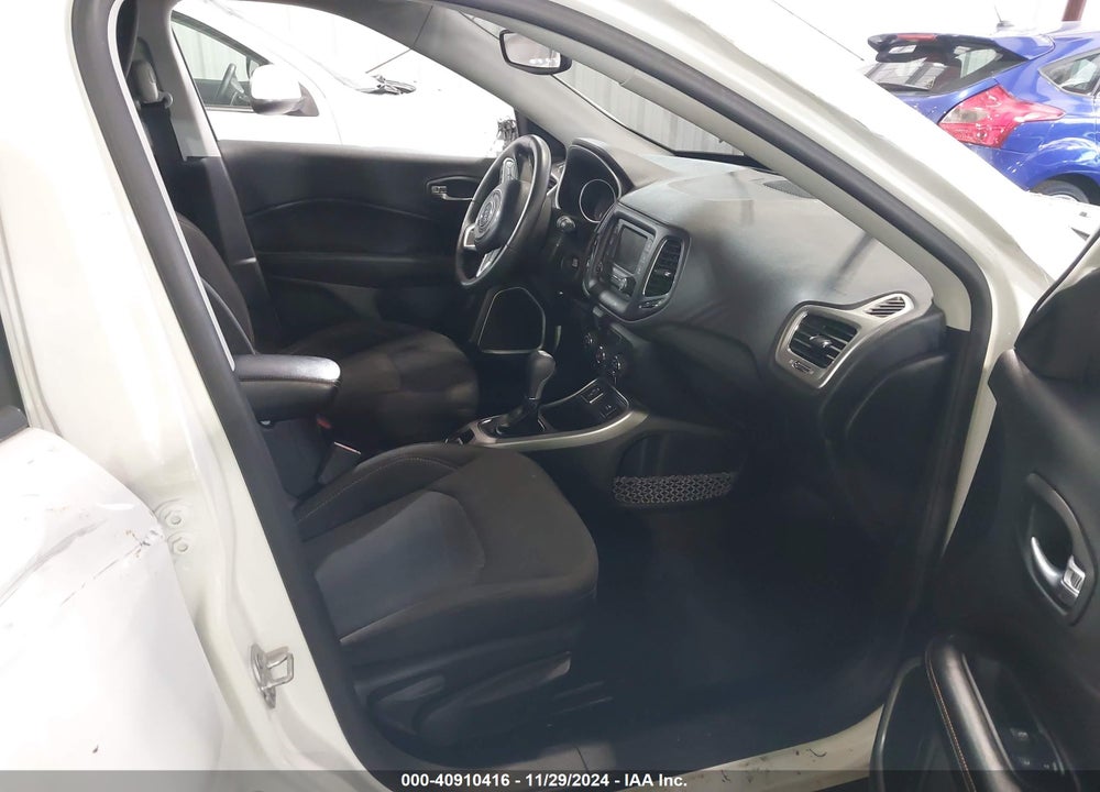 2018 JEEP COMPASS SPORT FWD VIN: 3C4NJCAB4JT331091