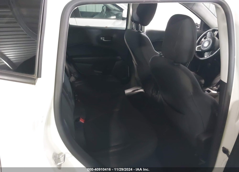 2018 JEEP COMPASS SPORT FWD VIN: 3C4NJCAB4JT331091