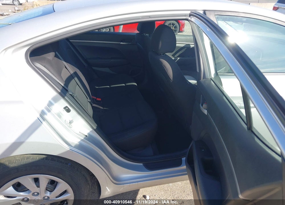 2019 HYUNDAI ELANTRA SE VIN: 5NPD74LF0KH452153