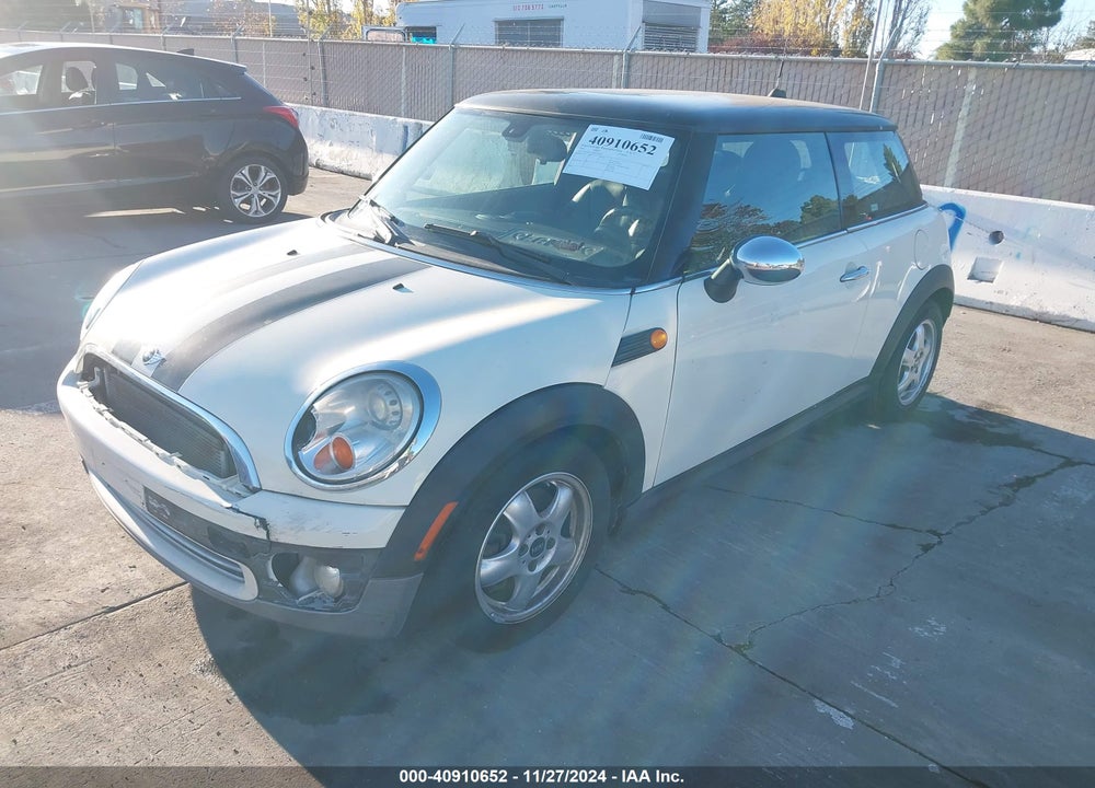 2008 MINI COOPER VIN: WMWMF33568TT67078