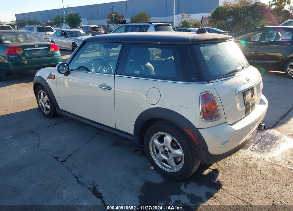 2008 MINI COOPER VIN: WMWMF33568TT67078