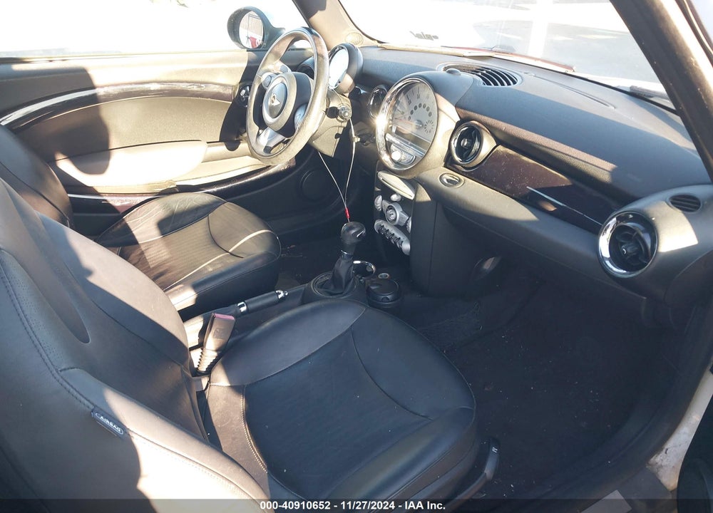 2008 MINI COOPER VIN: WMWMF33568TT67078