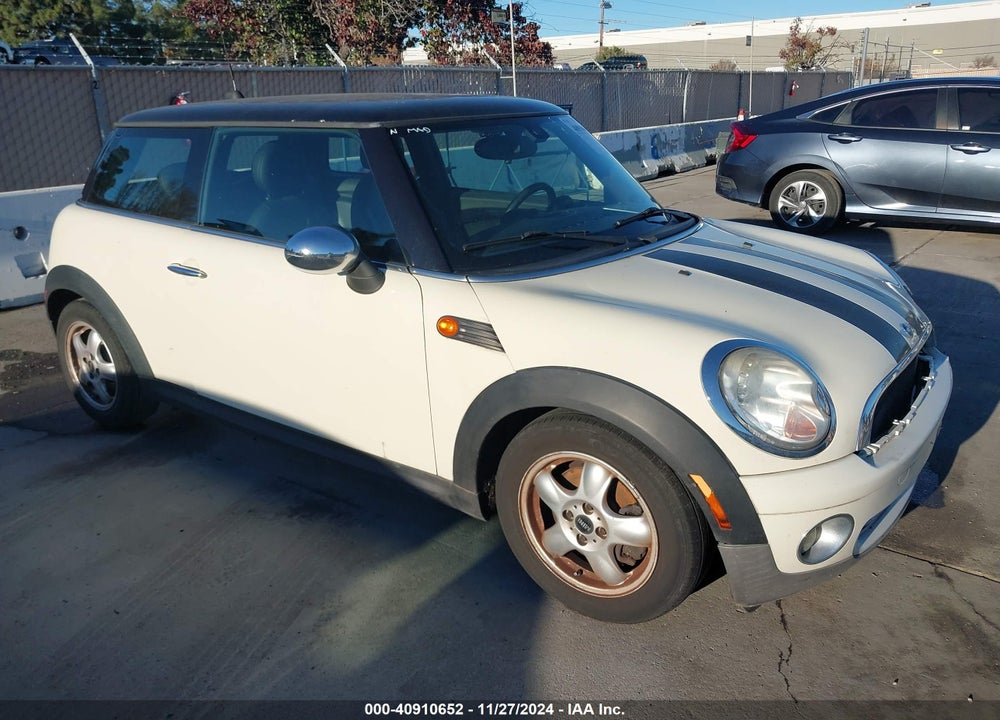 2008 MINI COOPER VIN: WMWMF33568TT67078