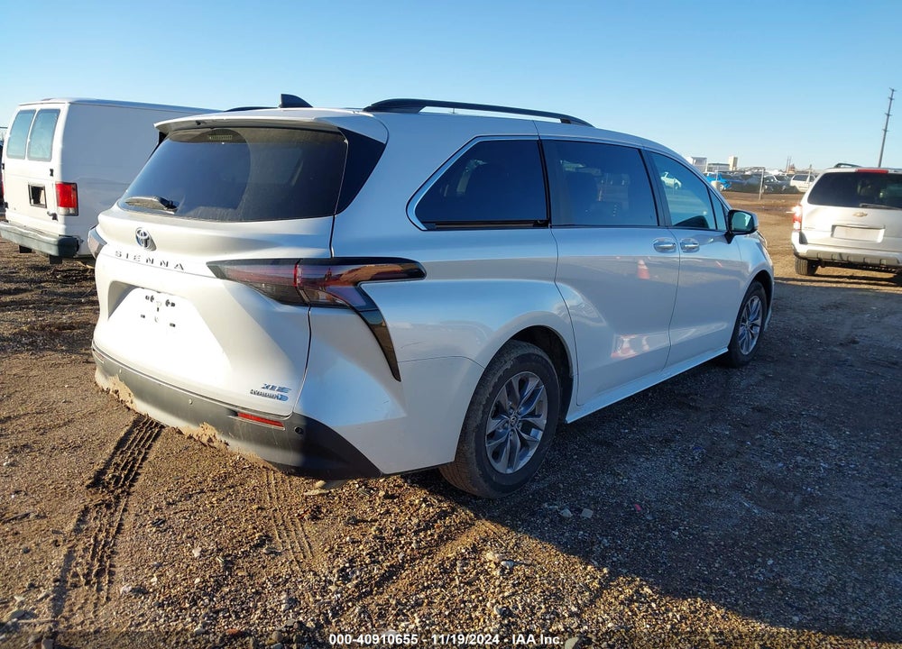 2024 TOYOTA SIENNA XLE VIN: 5TDYRKEC3RS205765