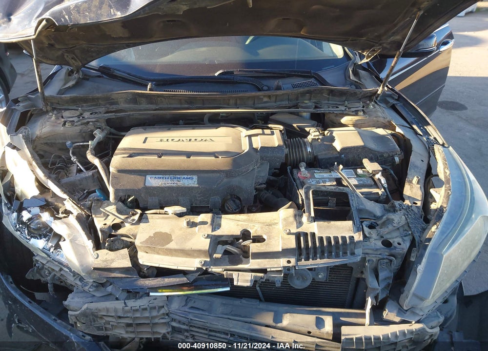 2015 HONDA ACCORD VIN: 1HGCR3F89FA016428
