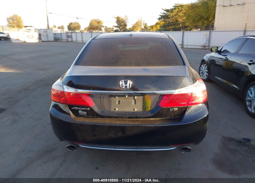 2015 HONDA ACCORD VIN: 1HGCR3F89FA016428