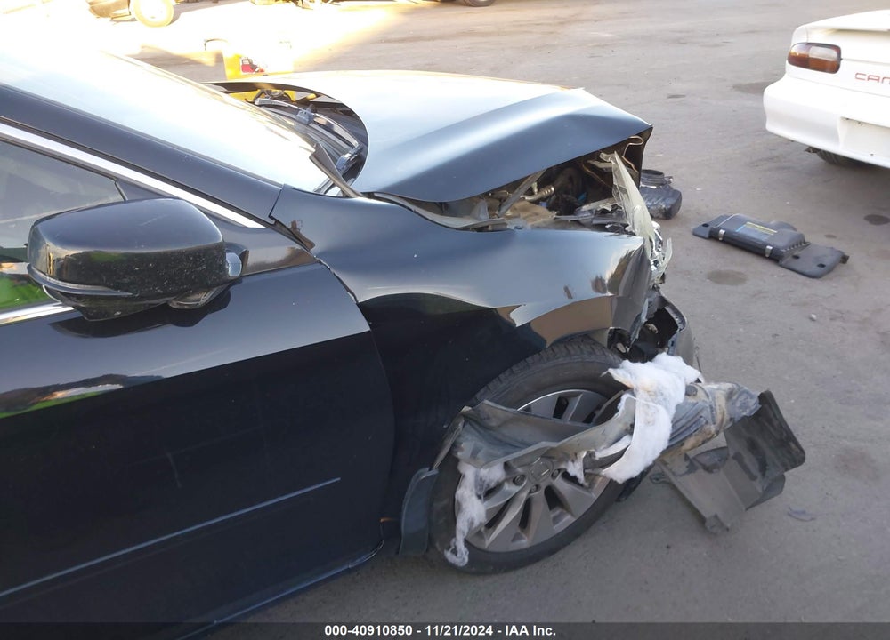 2015 HONDA ACCORD VIN: 1HGCR3F89FA016428