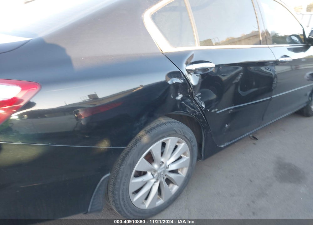 2015 HONDA ACCORD VIN: 1HGCR3F89FA016428