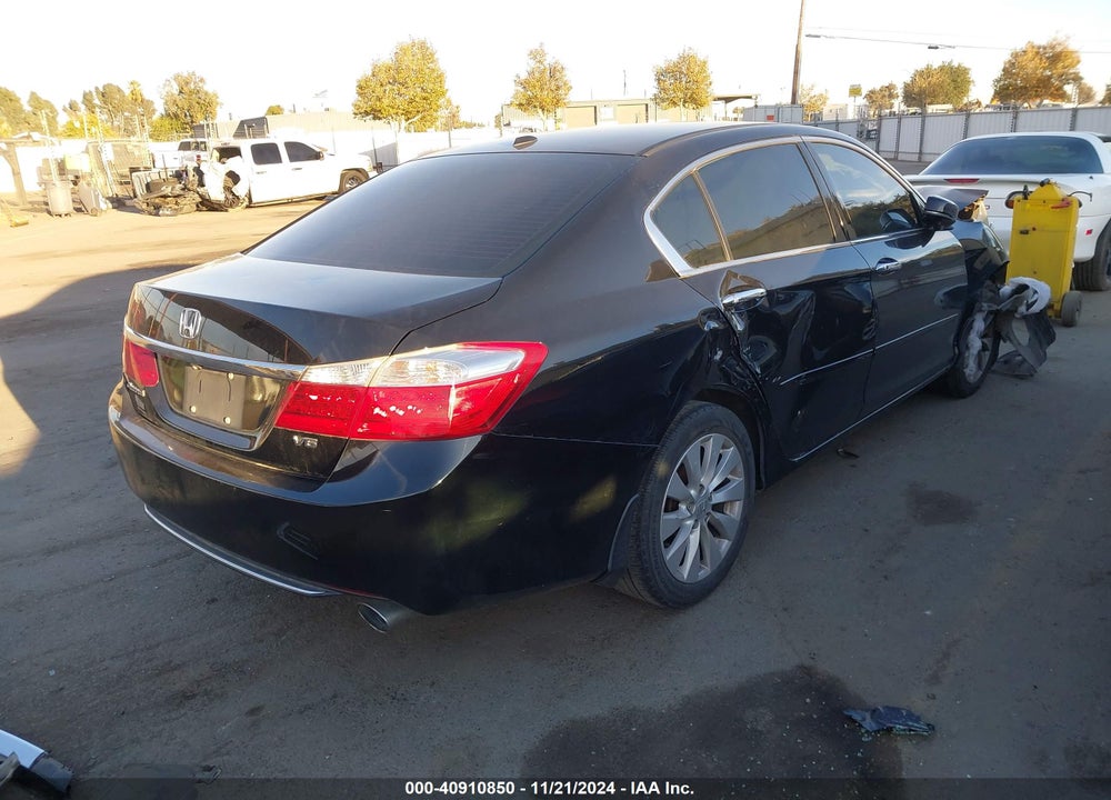 2015 HONDA ACCORD VIN: 1HGCR3F89FA016428