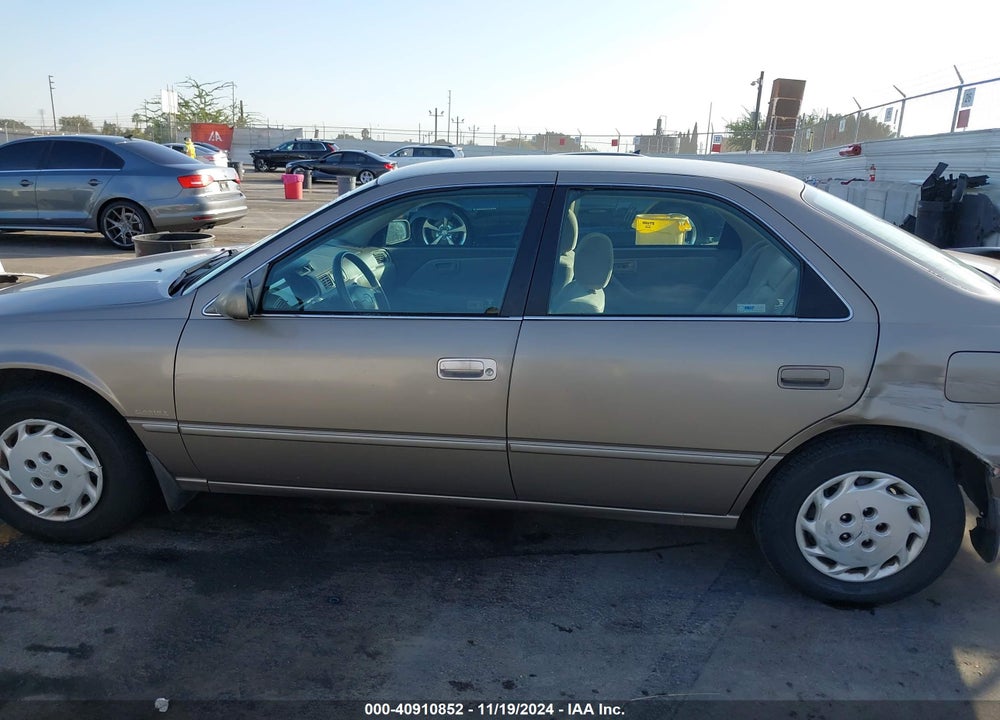 1999 TOYOTA CAMRY LE VIN: 4T1BG22K7XU615657