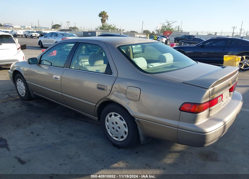 1999 TOYOTA CAMRY LE VIN: 4T1BG22K7XU615657