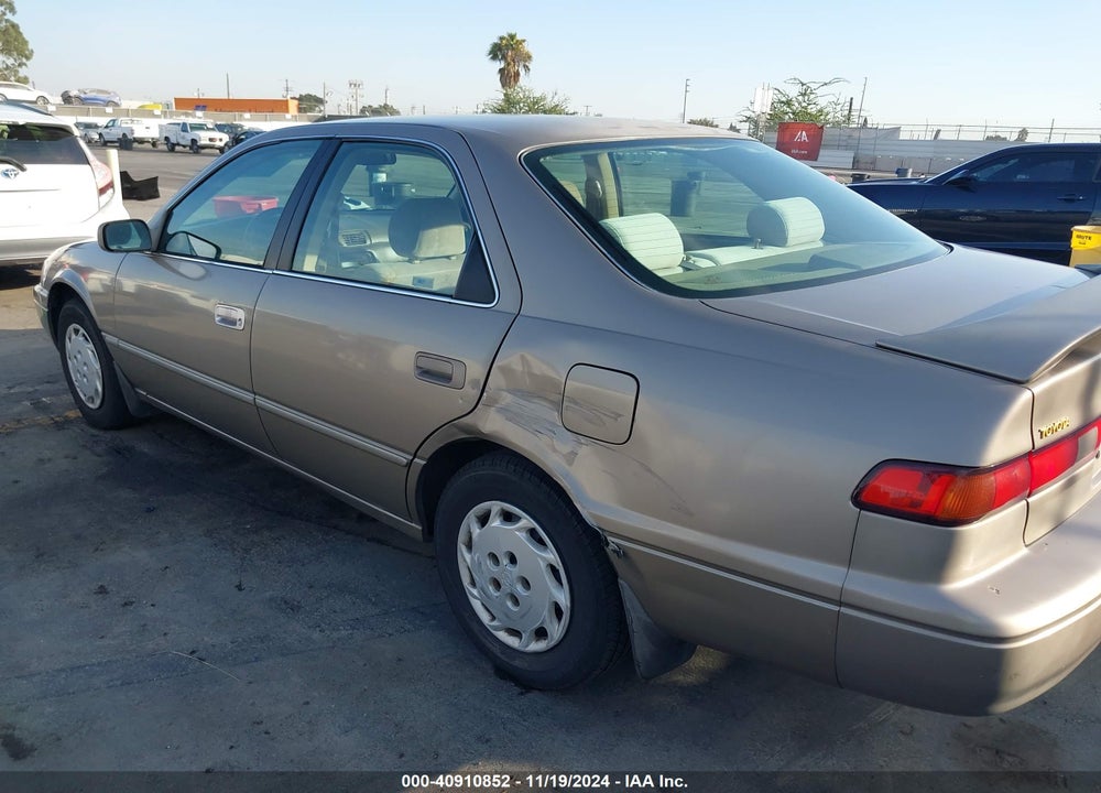 1999 TOYOTA CAMRY LE VIN: 4T1BG22K7XU615657