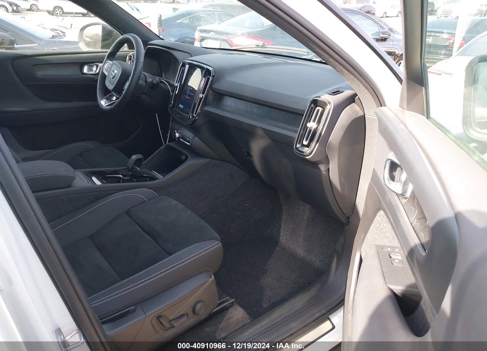 2023 VOLVO XC40 RECHARGE PURE ELECTRIC TWIN PLUS VIN: YV4ED3UW1P2078003