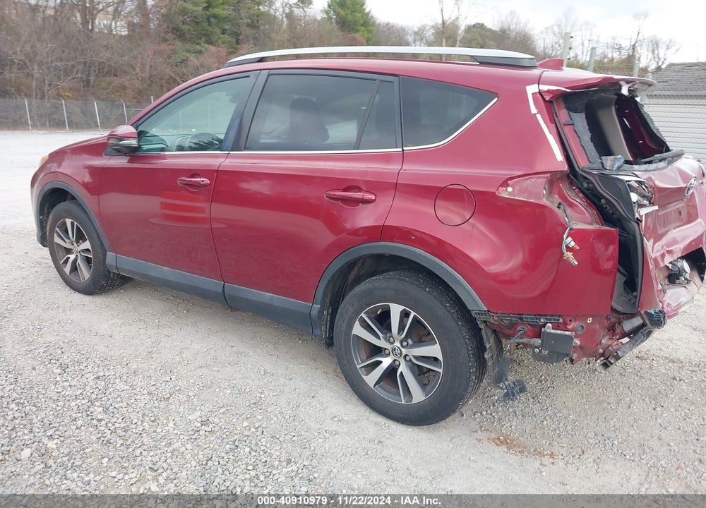 2018 TOYOTA RAV4 ADVENTURE/XLE VIN: 2T3RFREV2JW730861
