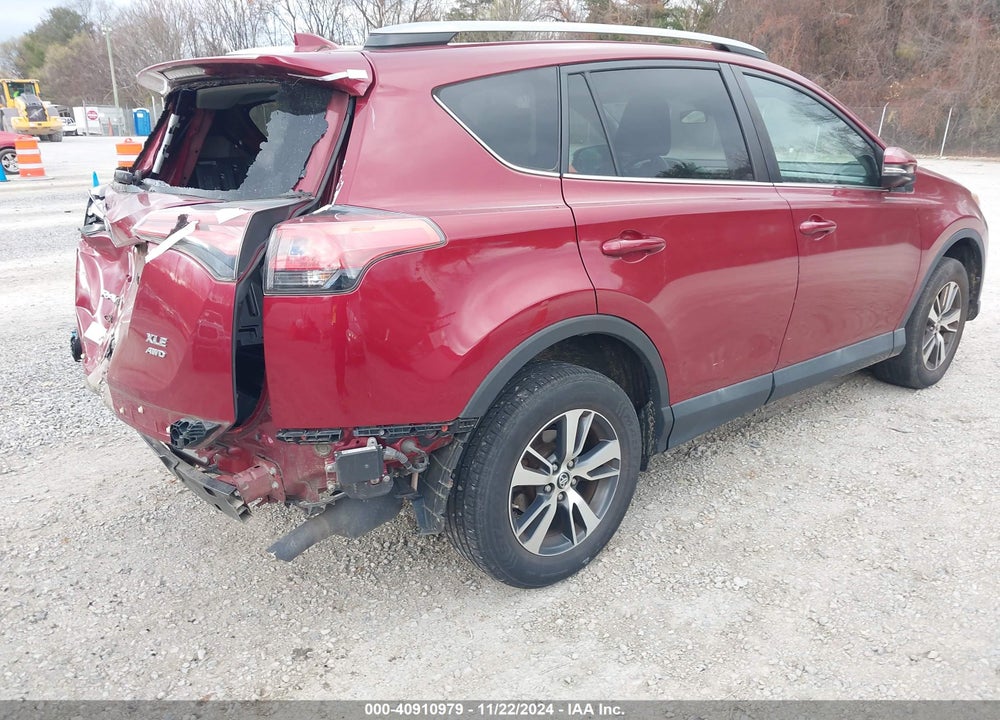 2018 TOYOTA RAV4 ADVENTURE/XLE VIN: 2T3RFREV2JW730861