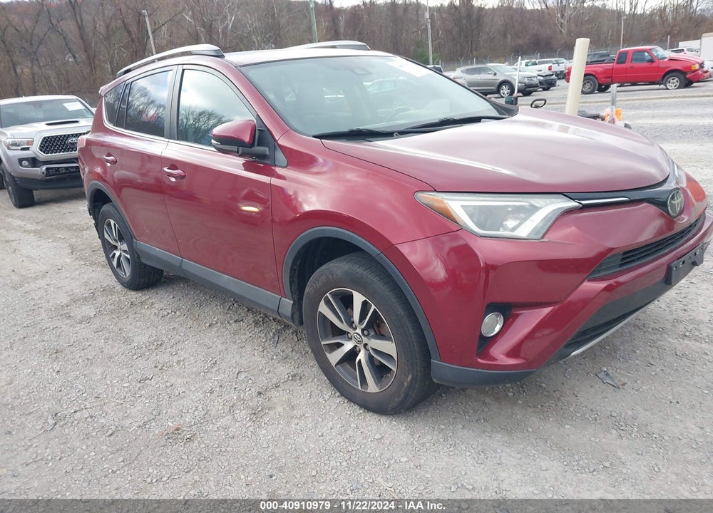 2018 TOYOTA RAV4 ADVENTURE/XLE VIN: 2T3RFREV2JW730861