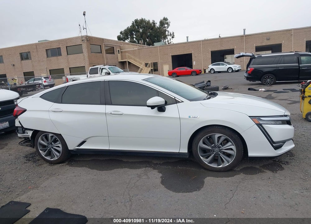 2018 HONDA CLARITY PLUG-IN HYBRID TOURING VIN: JHMZC5F3XJC004567