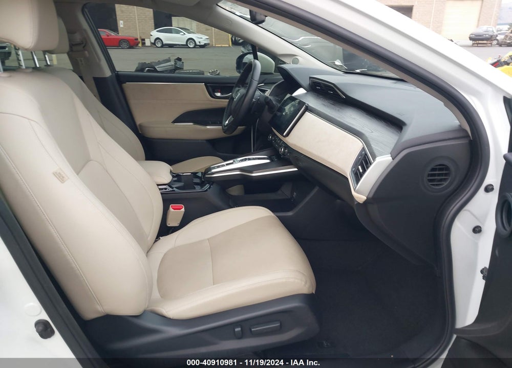 2018 HONDA CLARITY PLUG-IN HYBRID TOURING VIN: JHMZC5F3XJC004567
