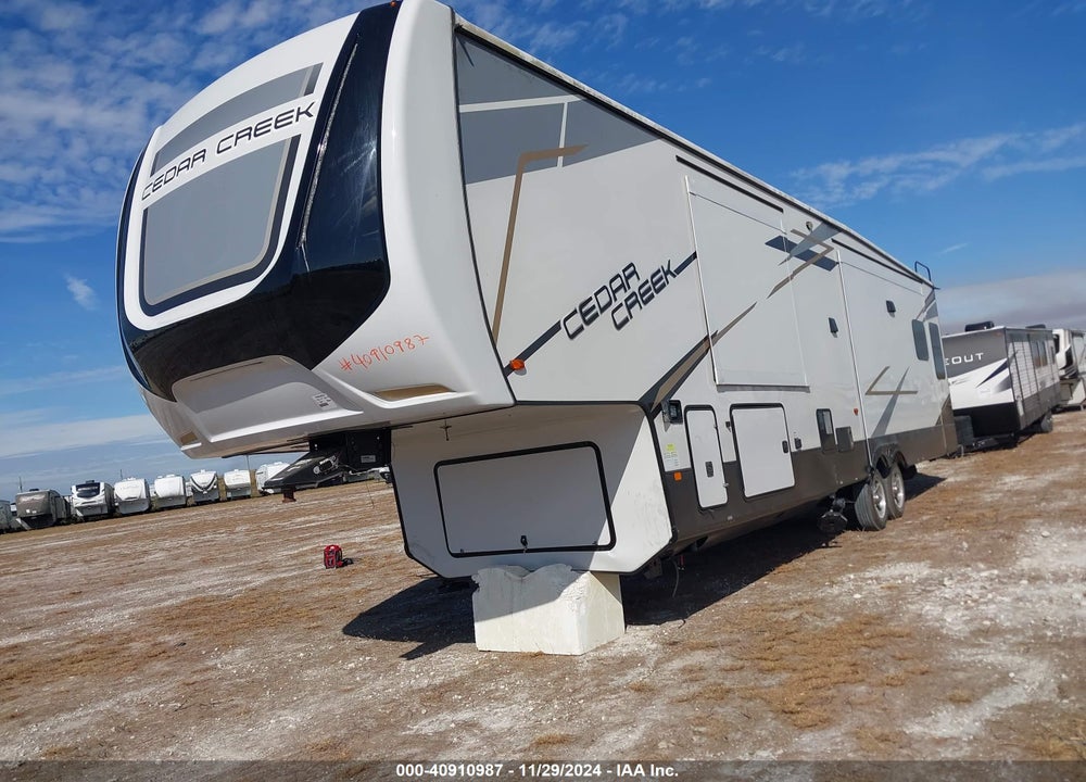 2022 FOREST RIVER OTHER VIN: 4X4FCRR26NS229640
