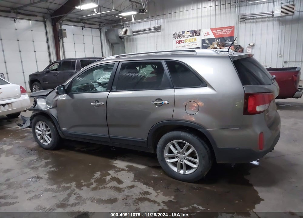 2015 KIA SORENTO LX V6 VIN: 5XYKTDA7XFG609781
