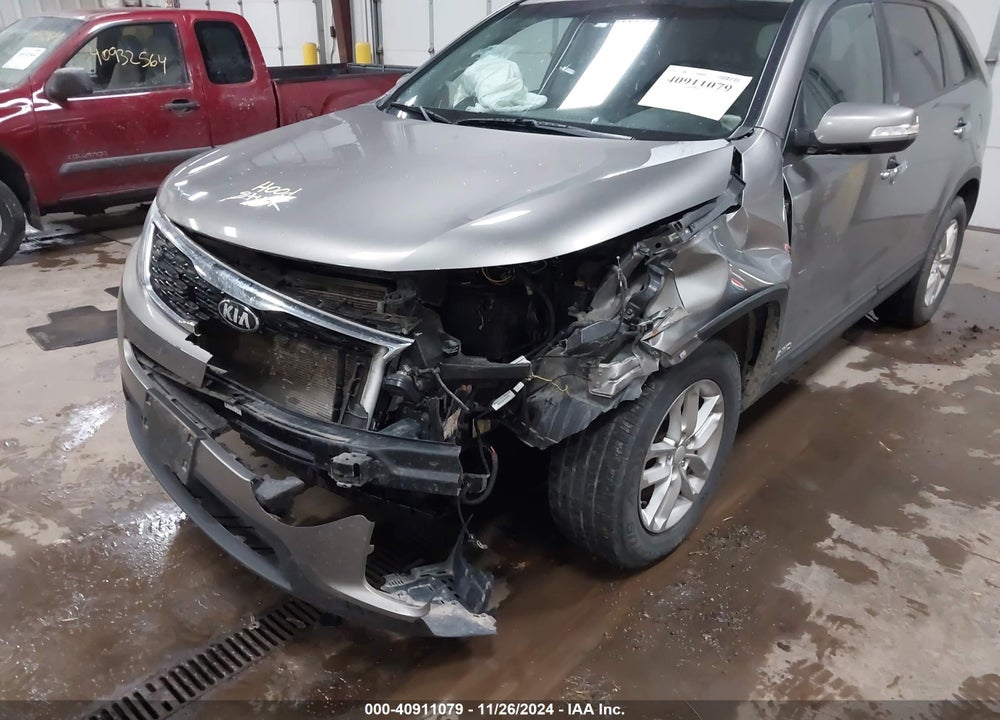 2015 KIA SORENTO LX V6 VIN: 5XYKTDA7XFG609781