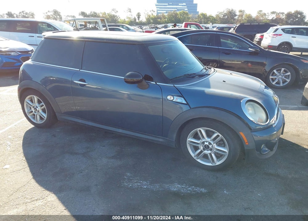 2011 MINI COOPER S VIN: WMWSV3C53BTY10899