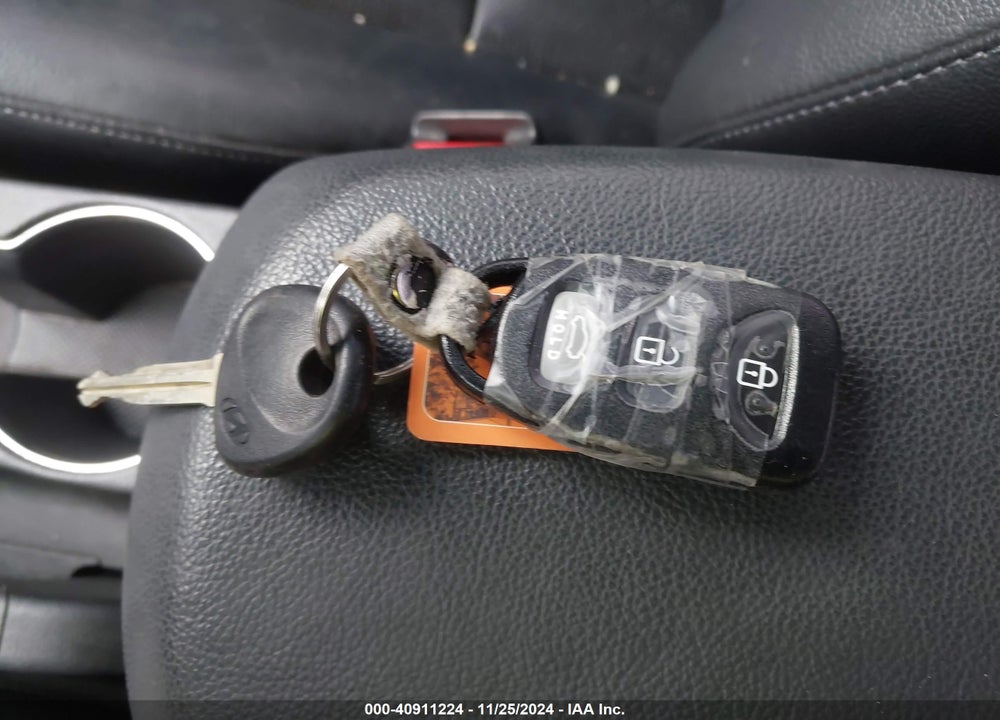 2013 HYUNDAI ELANTRA LIMITED VIN: KMHDH4AE6DU823540