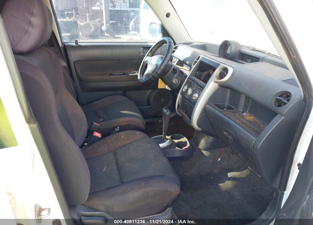 2004 SCION XB VIN: JTLKT324140131210