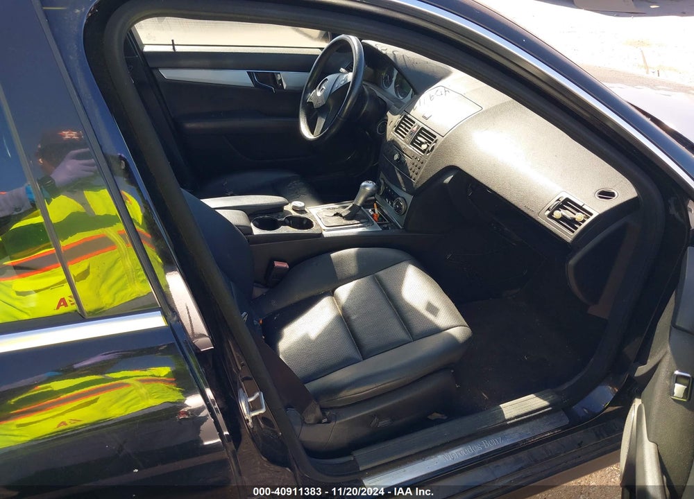 2008 MERCEDES-BENZ C 300 VIN: WDDGF54XX8R038558