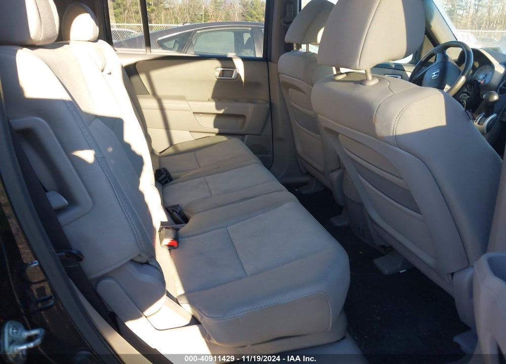 2011 HONDA PILOT LX VIN: 5FNYF4H26BB036472