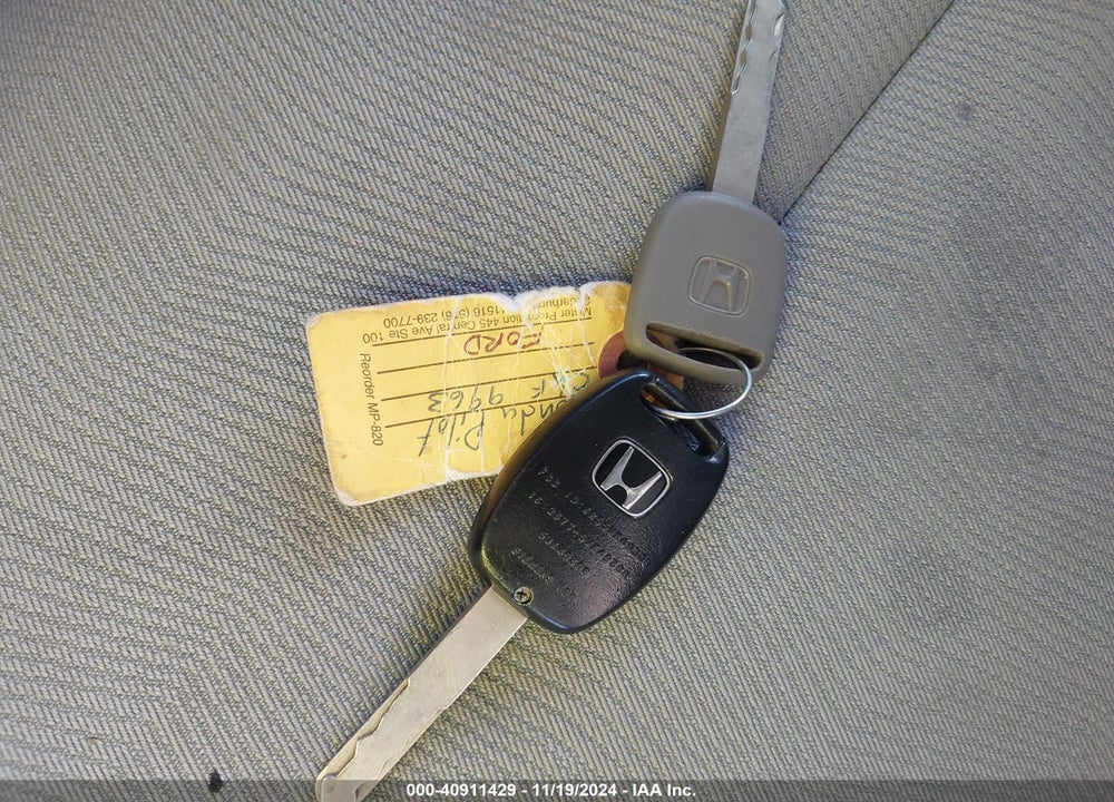 2011 HONDA PILOT LX VIN: 5FNYF4H26BB036472