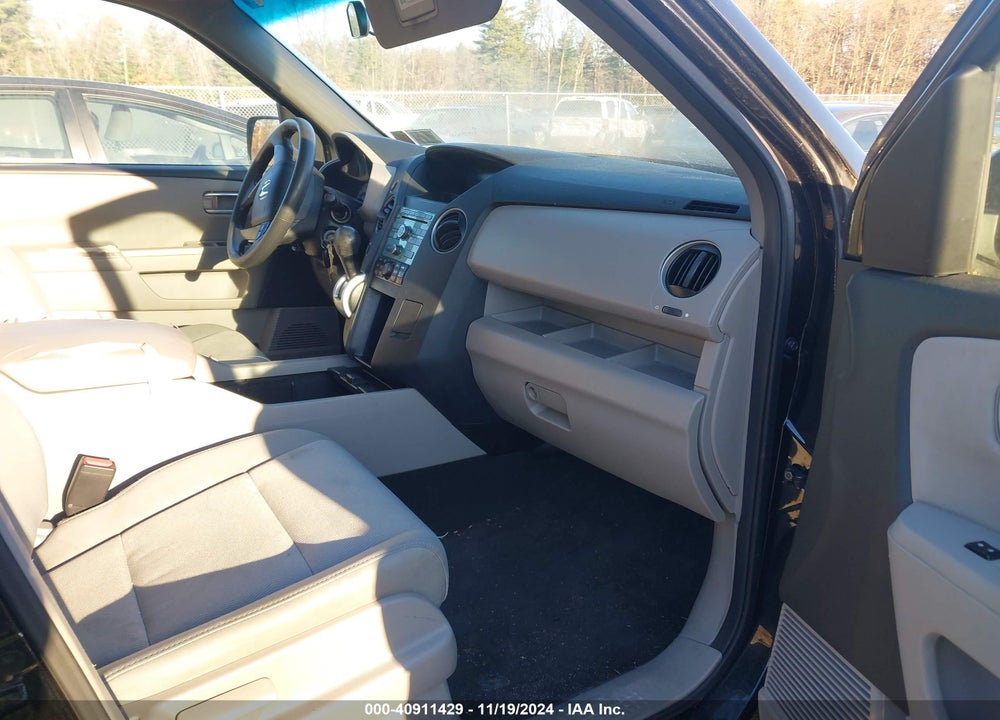 2011 HONDA PILOT LX VIN: 5FNYF4H26BB036472