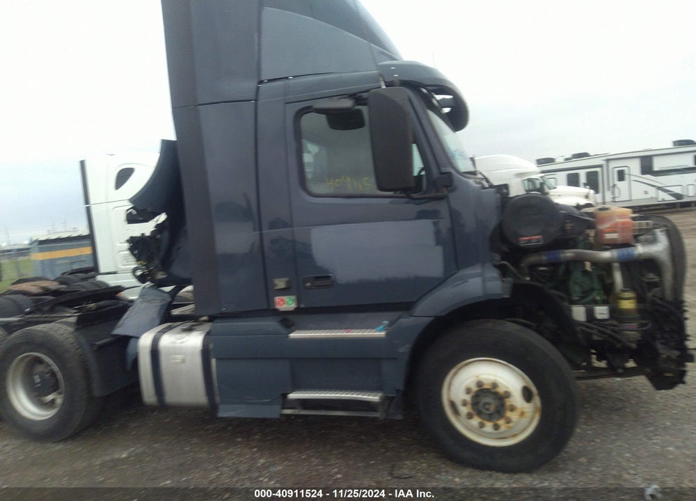 2020 VOLVO VNR VIN: 4V4WC9EG8LN257317