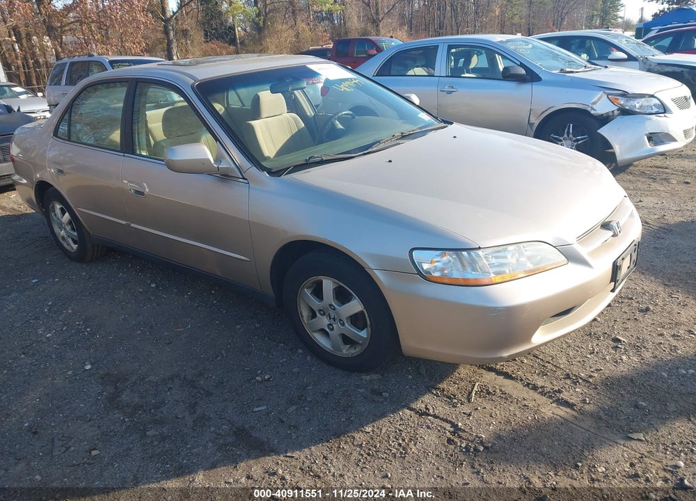 2000 HONDA ACCORD 2.3 SE VIN: JHMCG6696YC008629