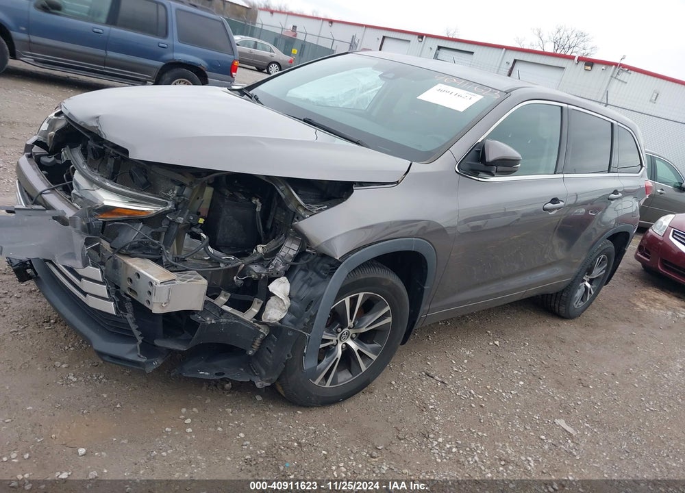 2018 TOYOTA HIGHLANDER LE VIN: 5TDBZRFH6JS908998