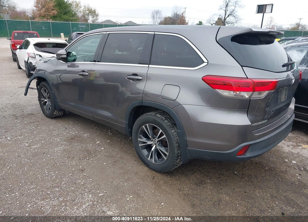 2018 TOYOTA HIGHLANDER LE VIN: 5TDBZRFH6JS908998
