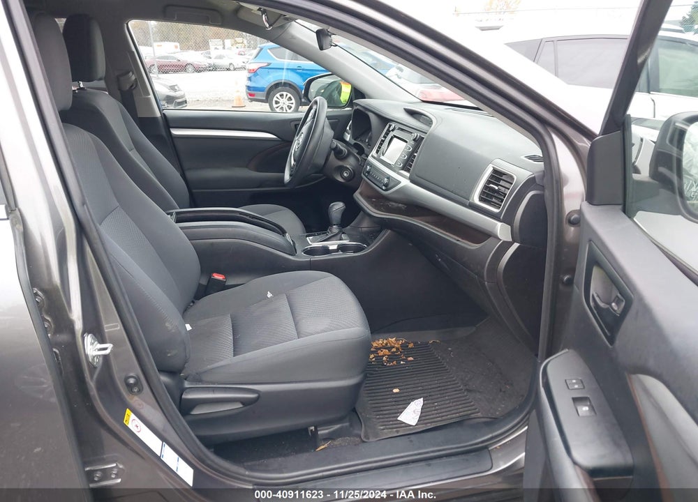 2018 TOYOTA HIGHLANDER LE VIN: 5TDBZRFH6JS908998