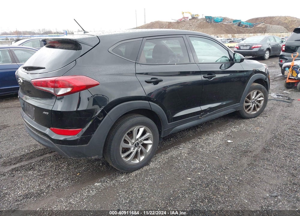 2018 HYUNDAI TUCSON SE VIN: KM8J2CA42JU659947