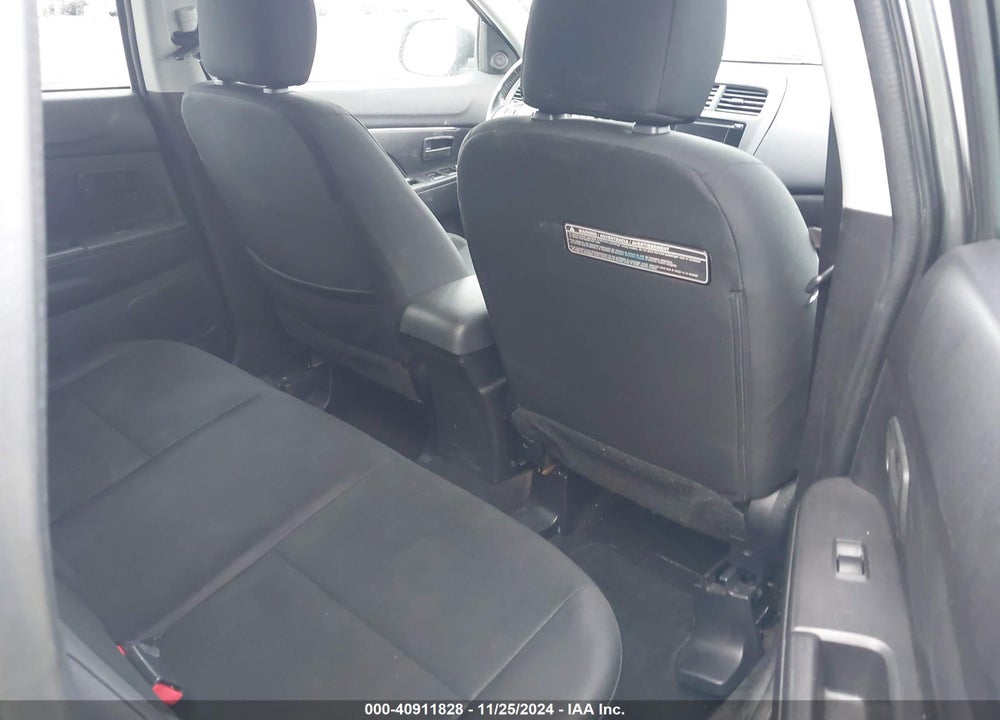 2015 MITSUBISHI OUTLANDER SPORT ES VIN: 4A4AP3AUXFE009229