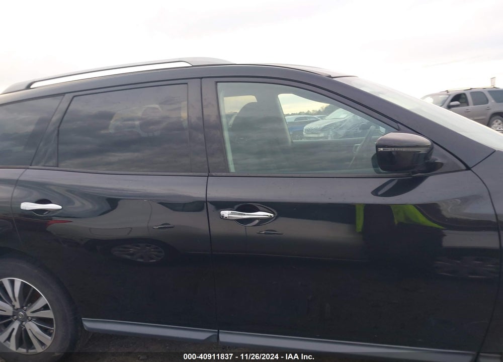 2017 NISSAN PATHFINDER VIN: 5N1DR2MM6HC669802