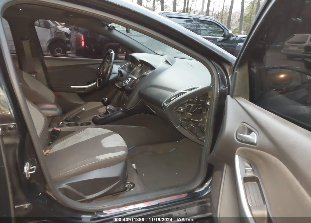 2013 FORD FOCUS ST VIN: 1FADP3L94DL241398