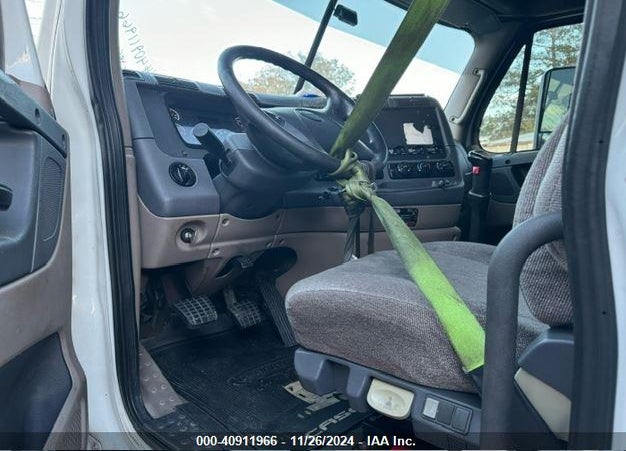 2014 FREIGHTLINER CASCADIA 125 VIN: 1FUJGLD55ELFK7640