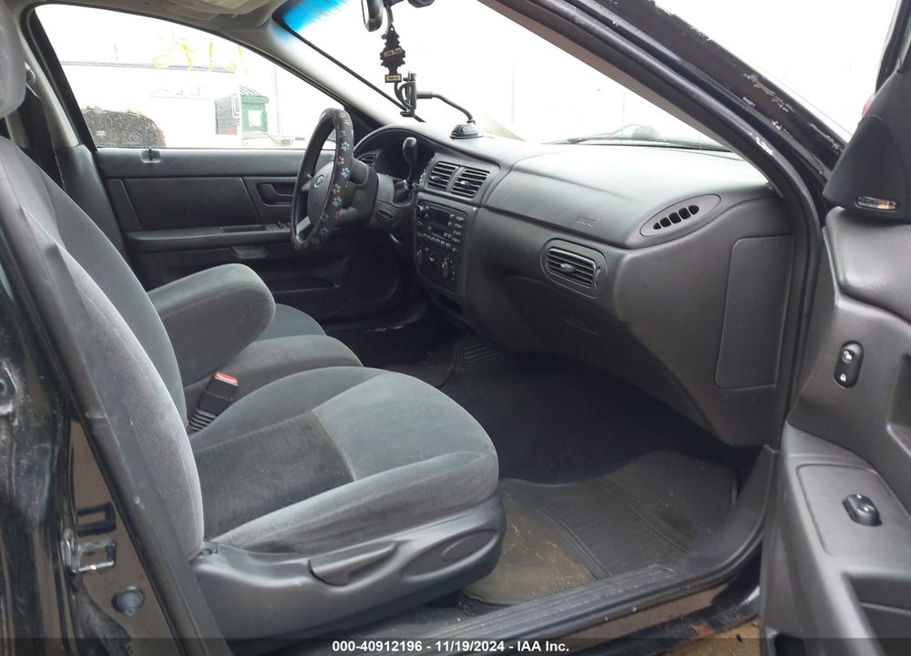 2005 FORD TAURUS SE VIN: 1FAFP53265A187557