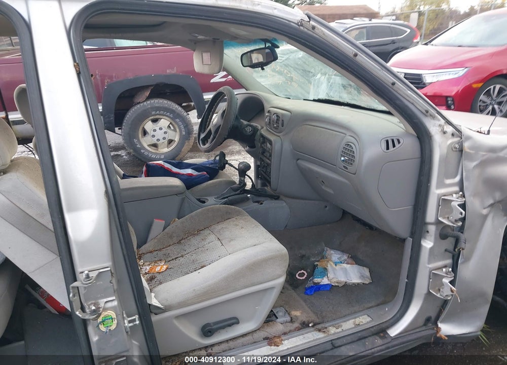 2008 CHEVROLET TRAILBLAZER LT VIN: 1GNDT13SX82127583
